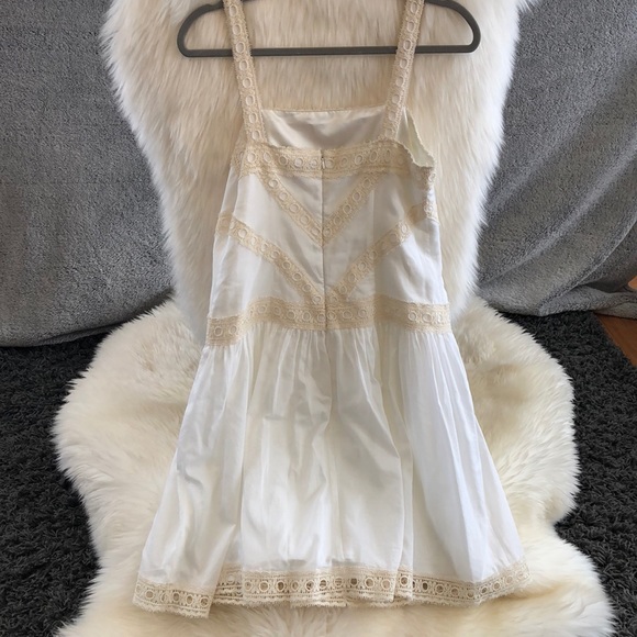 Gorgeous Ann Taylor white with cream lace dress - Picture 2 of 5